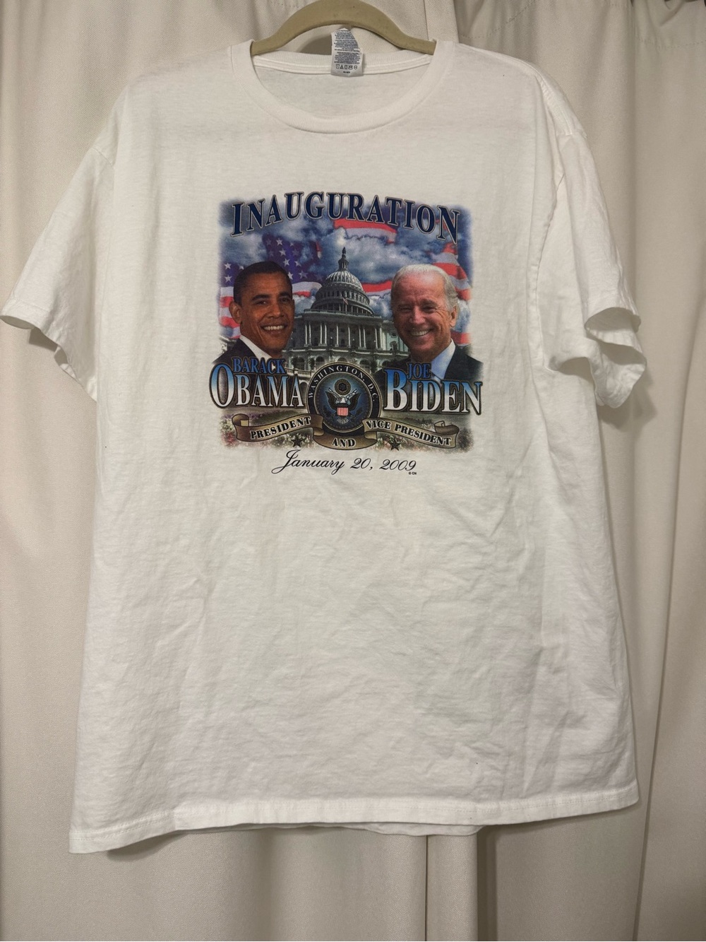 Vintage Obama & Biden Inauguration 2009 White Tee in Size L